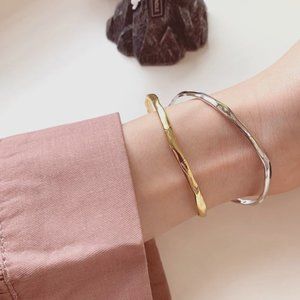 925 Sterling Silver Minimalist Thin Wavy Bangle Bracelet (Silver or Gold)